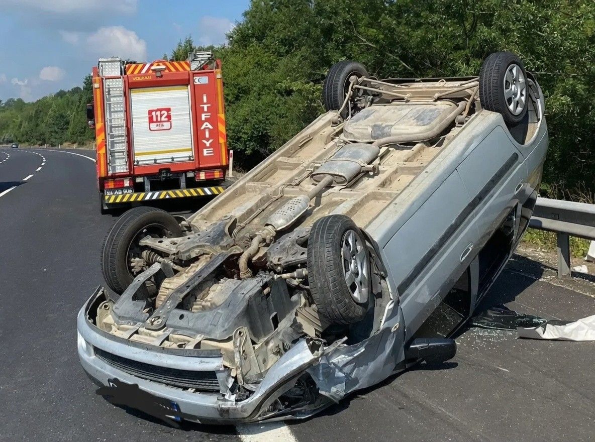 Otoyolda can pazarı: Takla atan otomobilde 1 kişi yaralandı