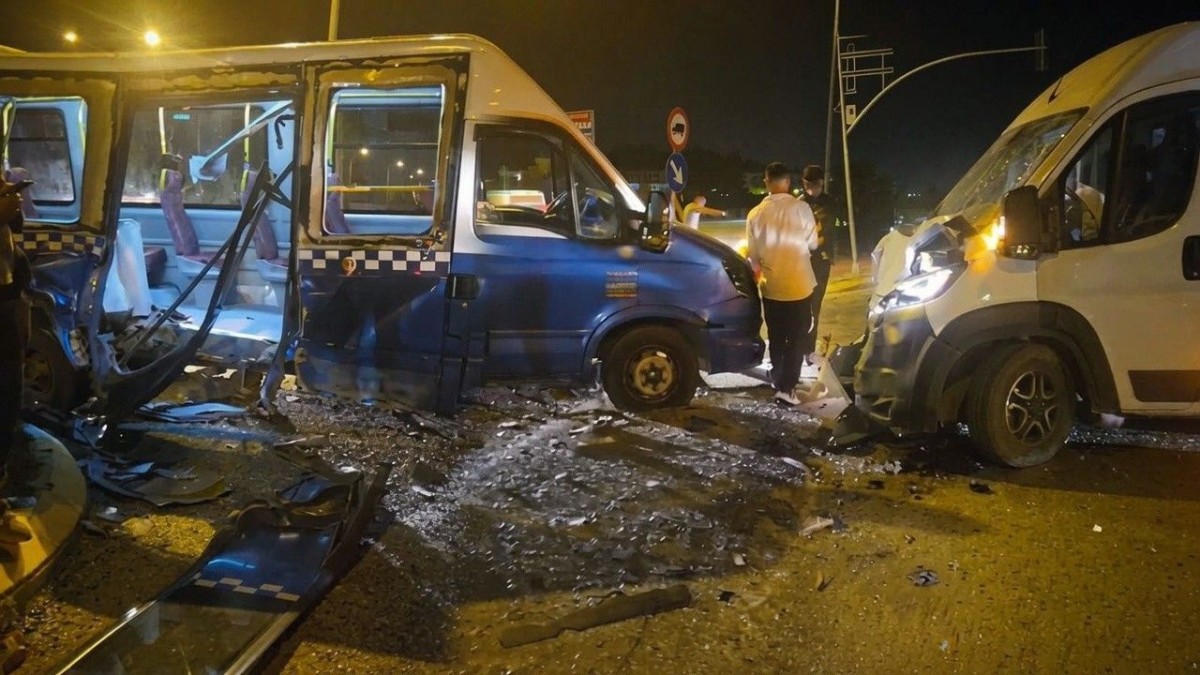 Stadyum Kavşağı’nda feci kaza! Araçlar hurdaya döndü