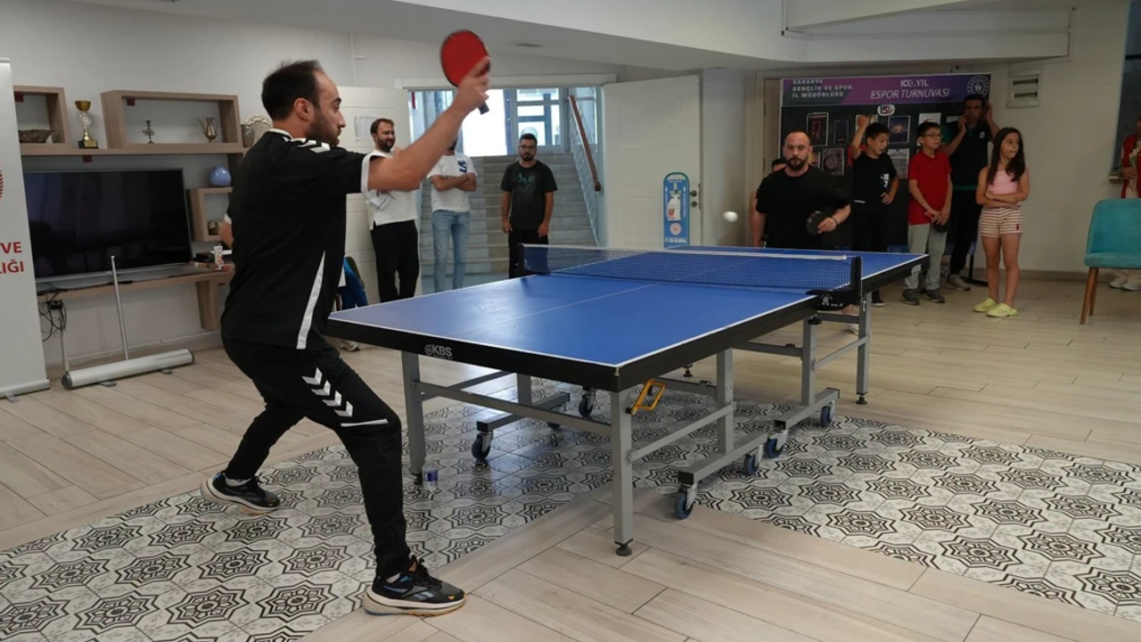 Serdivan’da Masa Tenisi Turnuvası Genç Sporcuları Bir Araya Getirdi