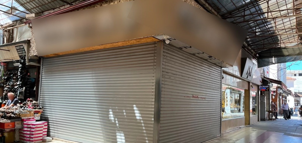 Uzunçarşı'da kuyumcu kapandı, emanet altın iddiası: Vatandaşlar polise başvurdu