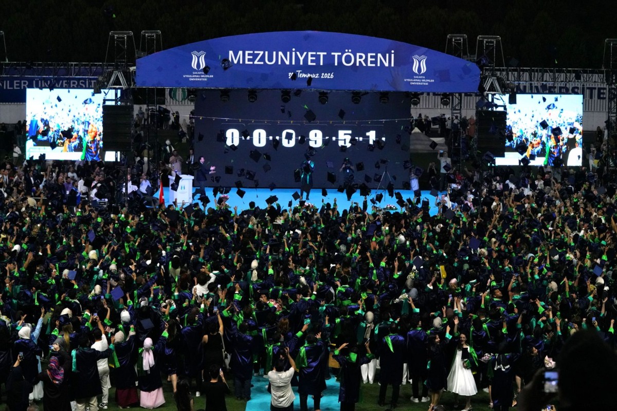SUBÜ'de mezuniyet coşkusu: 3 bin 450 öğrenci diplomasına kavuştu