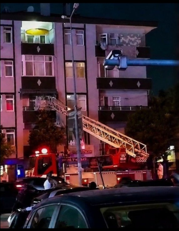 Balkondan girdiler, yaşlı adamı evinde ölü buldular