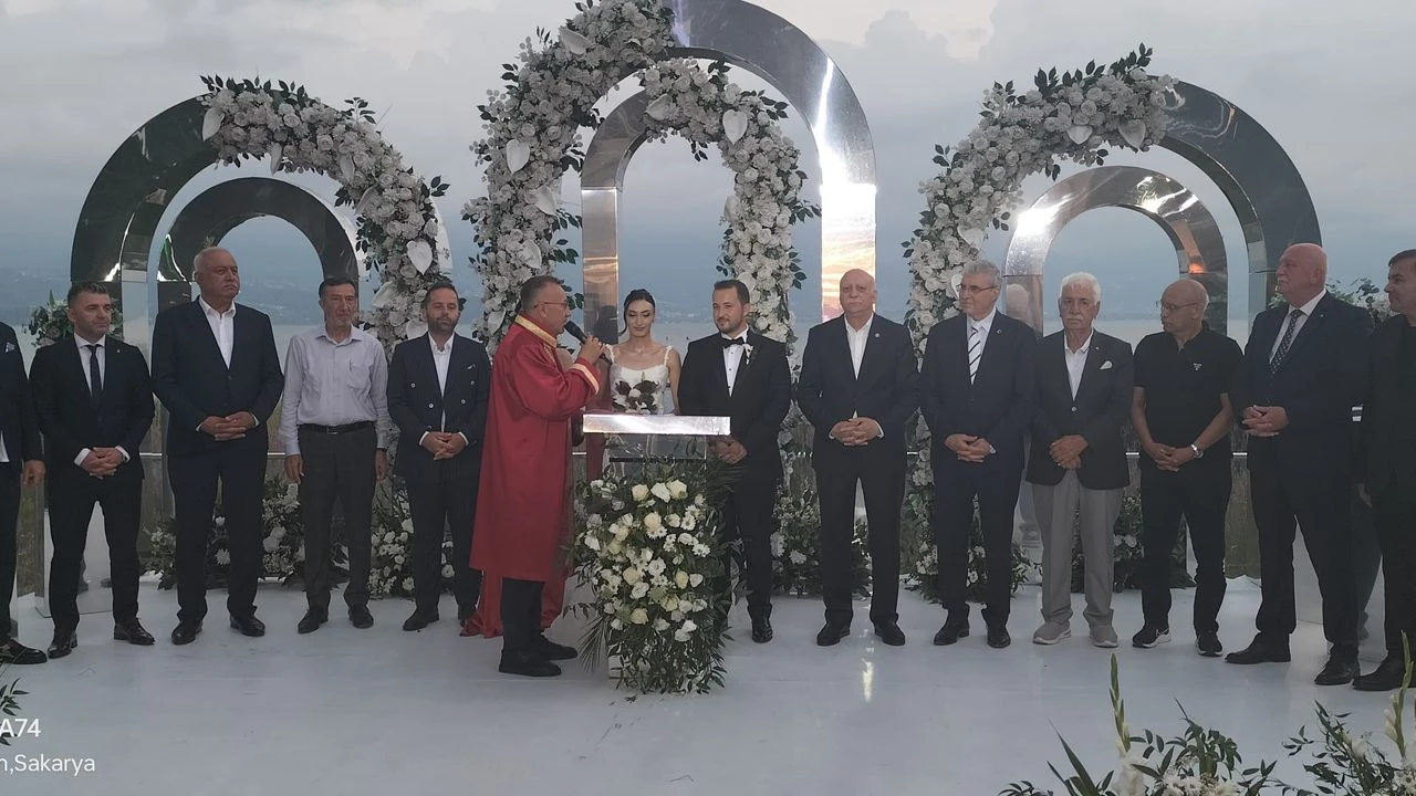 Erdal Erdem'in mutlu günü: Sakarya protokolü bu düğünde buluştu