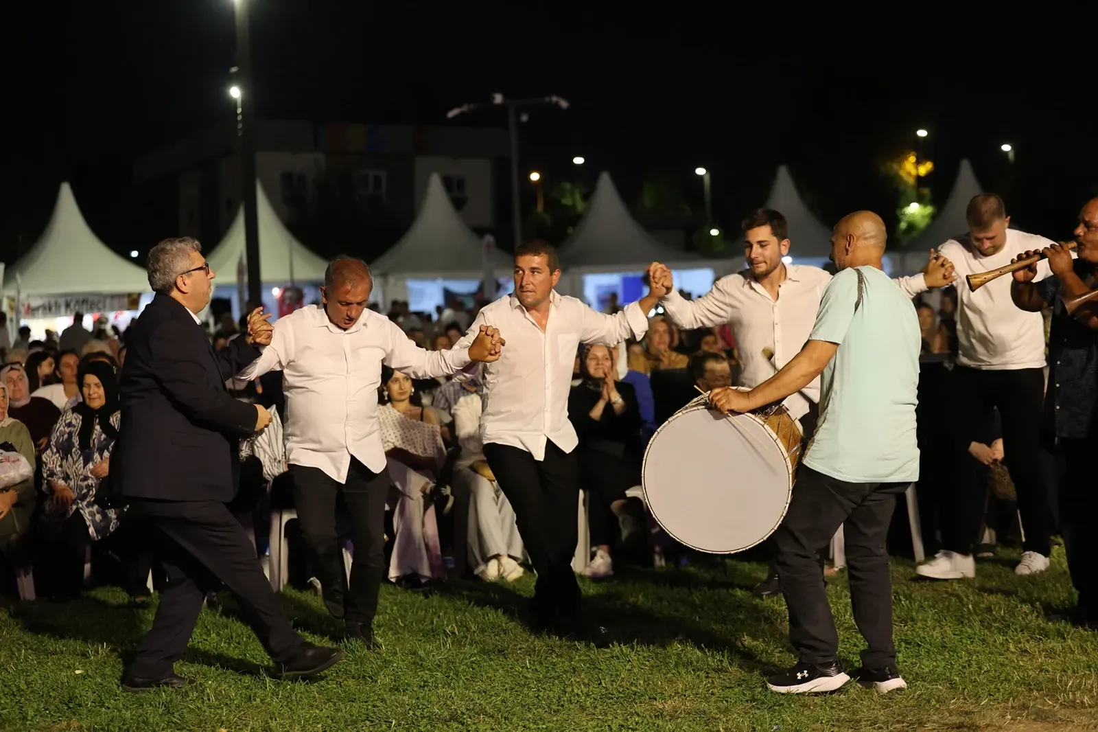 Millet Bahçesi’nde Balkan şöleni!