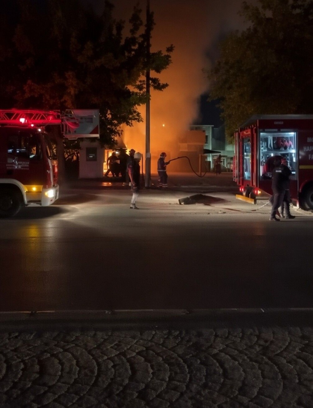 Orta Garaj’da tüp bomba gibi patladı! Yangın paniğe neden oldu