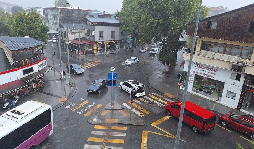 Valilik ve Meteoroloji uyarmıştı: Sakarya’da sağanak alarmı!