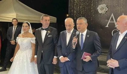 Özgür Özel, Sakarya’da düğüne katıldı