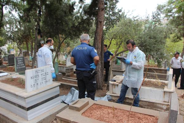 Mezarlıkta kahreden son! Eşinin mezarını ziyaret edip not bıraktı