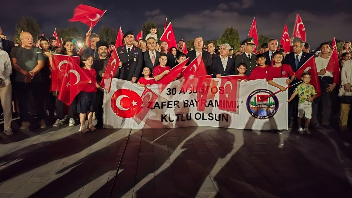 Zafer Bayramı’nda meşaleli yürüyüş