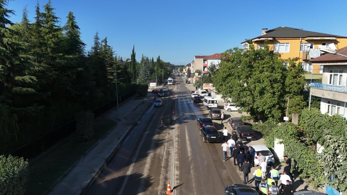 Arifiye Atatürk Caddesi Baştan Aşağı Yenileniyor