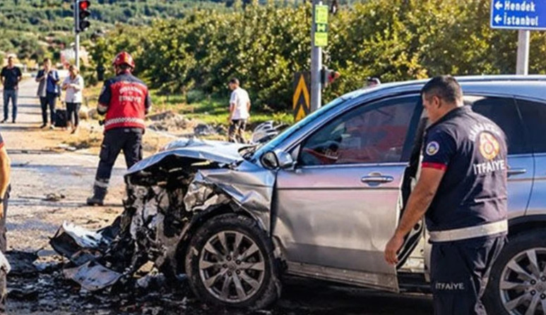 Geyve’de feci kaza: 6 kişi yaralandı