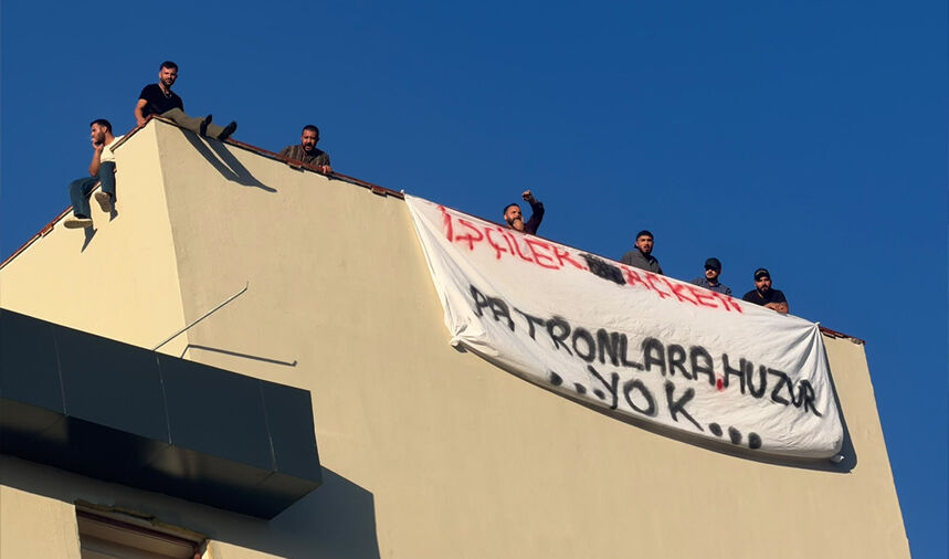 Emniyet binası işçileri yine çatıya çıktı