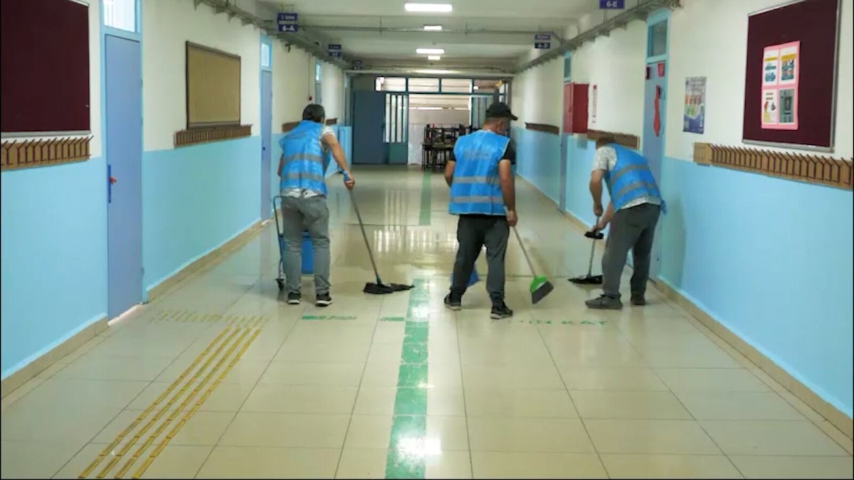 Sakarya’da dikkat çeken çalışma! Yükümlüler okulları yeni döneme hazırlıyor