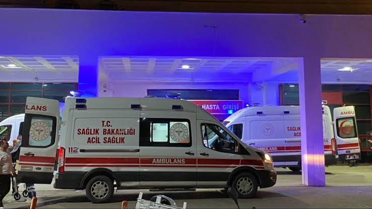 Karasu'da feci kaza: 2'si çocuk 4 kişi yaralandı
