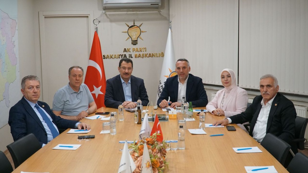 AK Parti’de yatırımlar ve teşkilat çalışmaları masaya yatırıldı