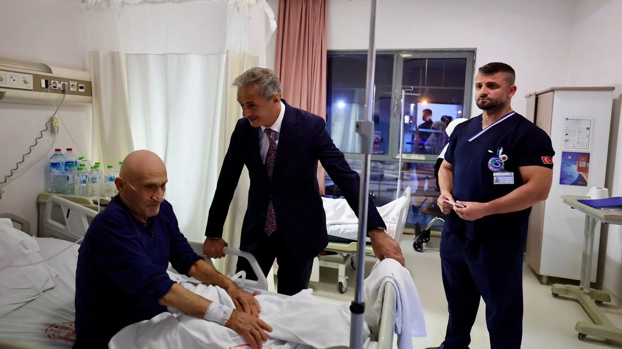 Başkan Alemdar’dan SEAH’a anlamlı ziyaret: Hastalara moral verdi