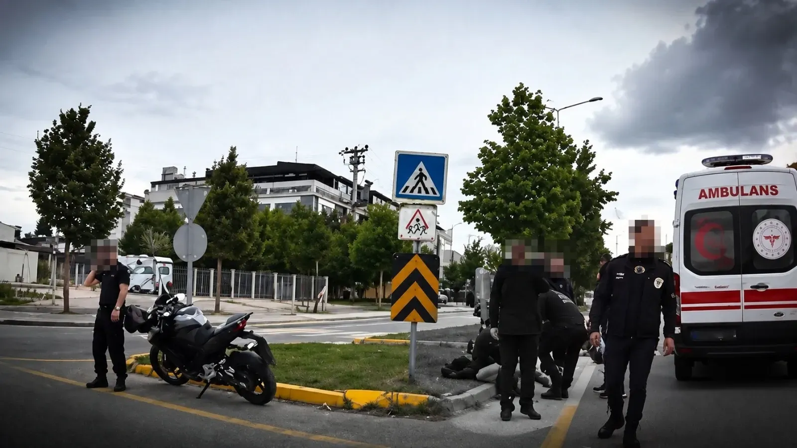 Sanayi girişinde otomobil ile motosiklet çarpıştı