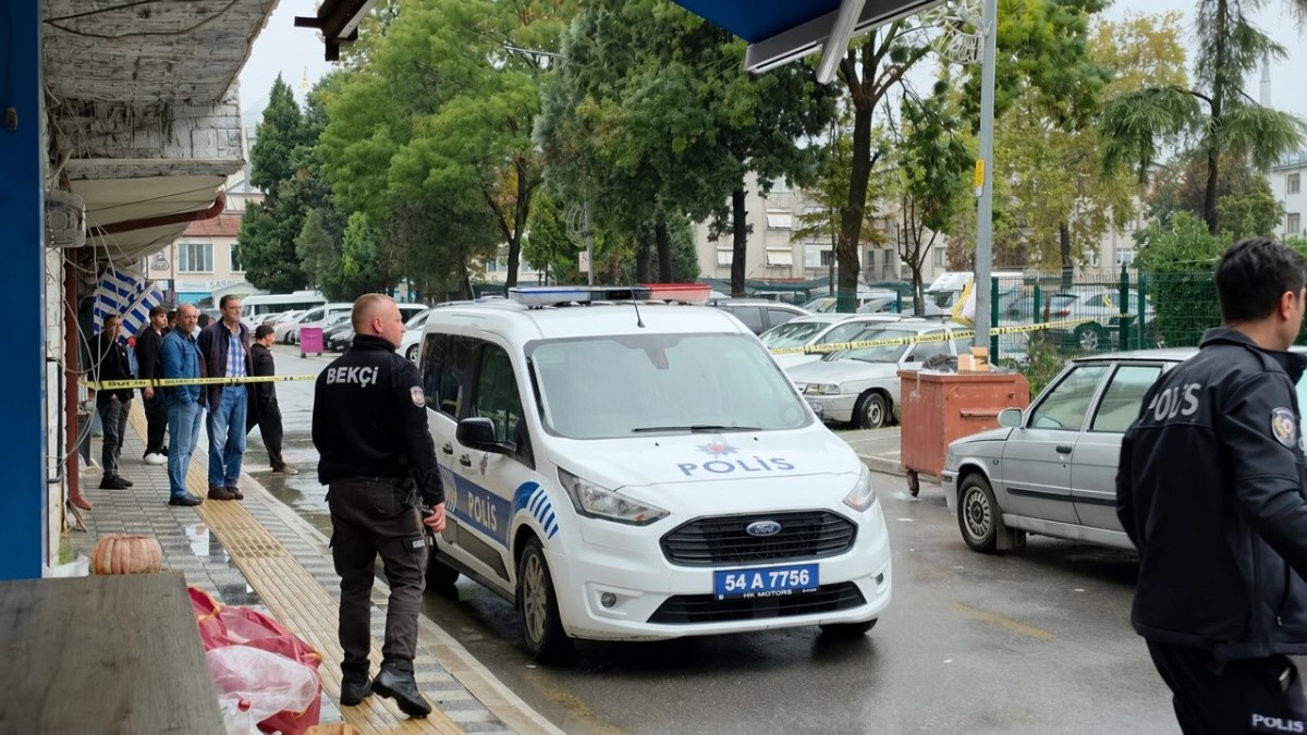 Akyazı’da kardeş kavgası silahlı saldırıya dönüştü: Ağabey aranıyor