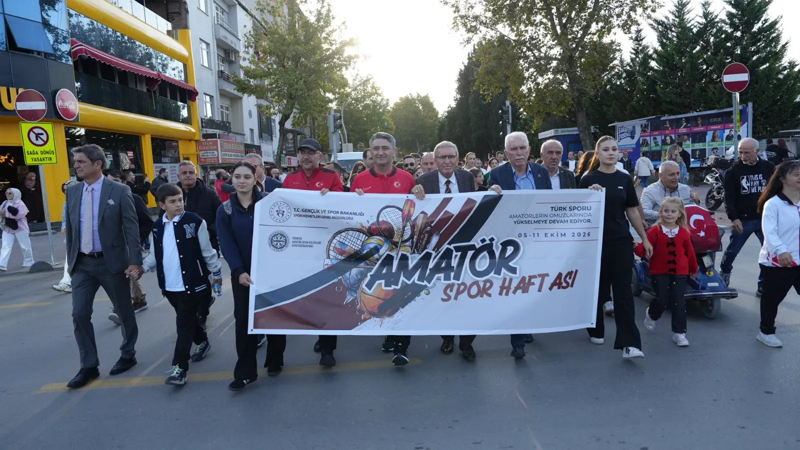 Sakarya’da spor için omuz omuza yürüdüler!