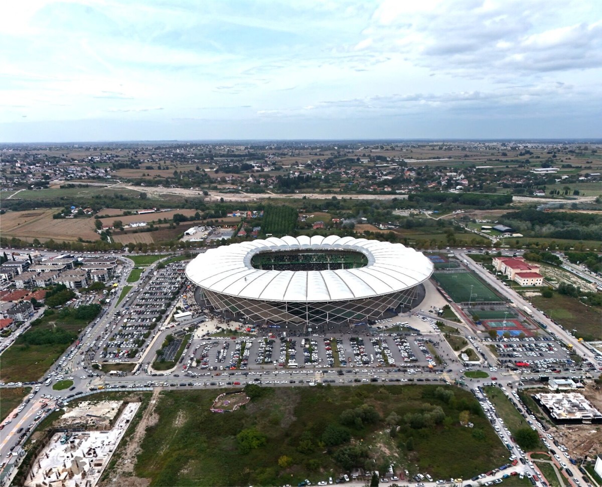 Stadyum çevresindeki otopark sorunu gazetecileri mağdur ediyor