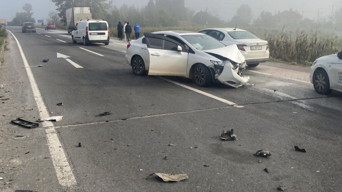 Adapazarı-Karasu Yolu’nda kaza: Araçlar hurdaya döndü