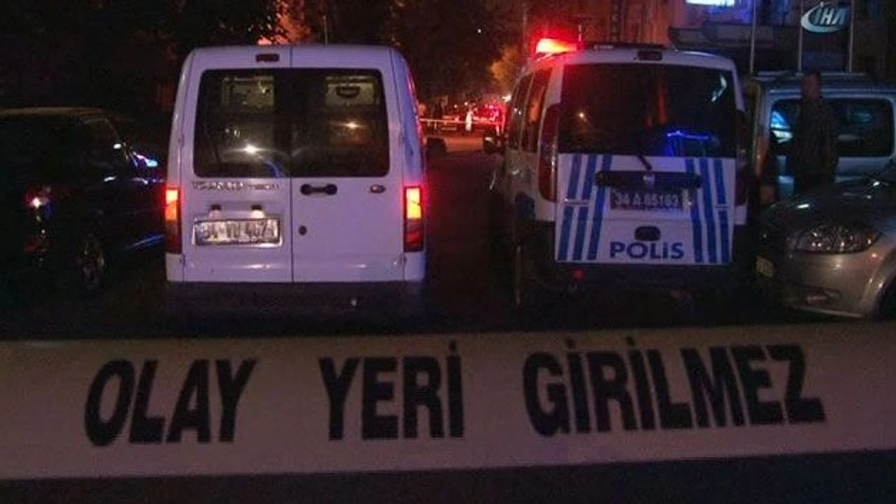 Panelvan kamyonun altına girdi: 1 ağır yaralı