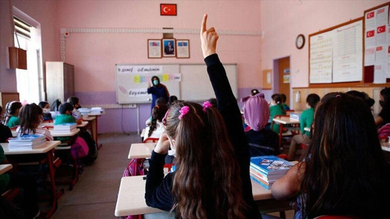 Okullarda ders saatleri 30 dakikaya iniyor