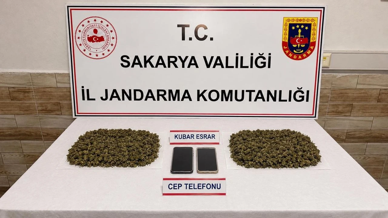 Karasu’da uyuşturucu operasyonu: 3 şüpheli tutuklandı
